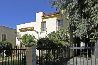 237 S Berendo St in Los Angeles, CA - Building Photo - Building Photo