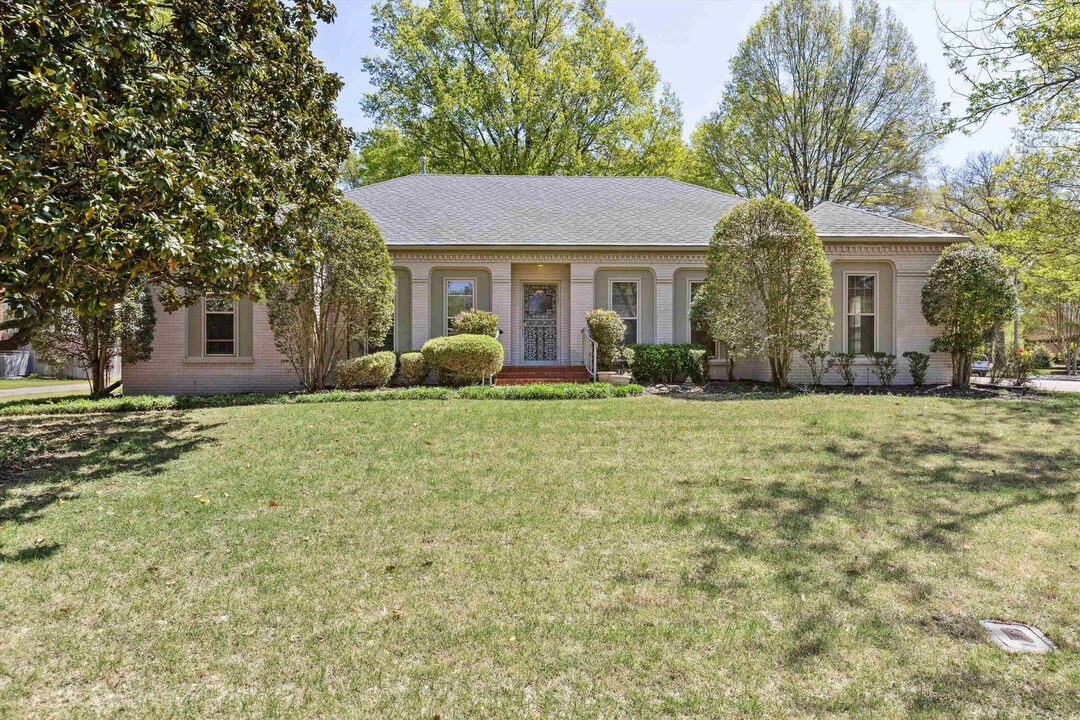 1526 Wheatstone Cove in Germantown, TN - Foto de edificio