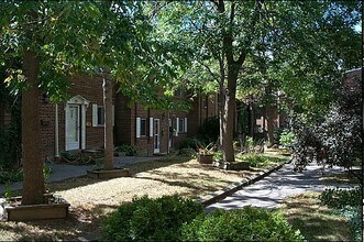 Havenbrook Gardens in Toronto, ON - Building Photo - Building Photo