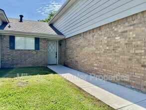 2110 Oak Creek Cir in Sherman, TX - Building Photo - Building Photo