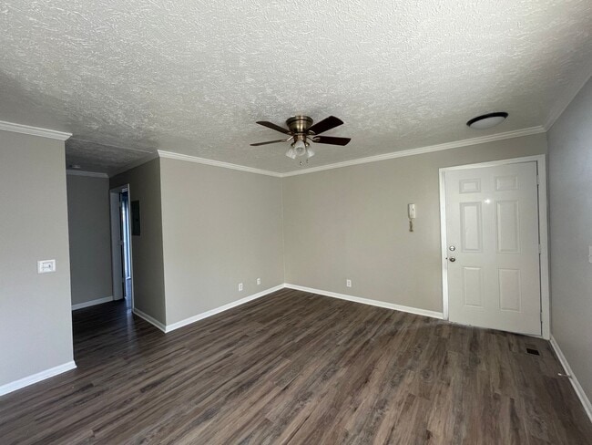 1104 Mazatlan Cir in Colorado Springs, CO - Foto de edificio - Building Photo