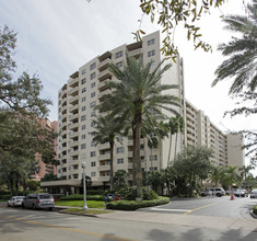 Gables Waterway Towers in Miami, FL - Building Photo - Building Photo