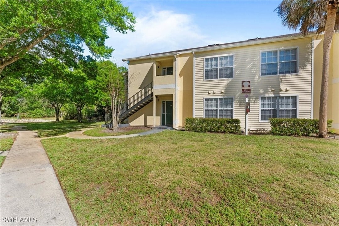 2033 Rookery Bay Dr in Naples, FL - Building Photo