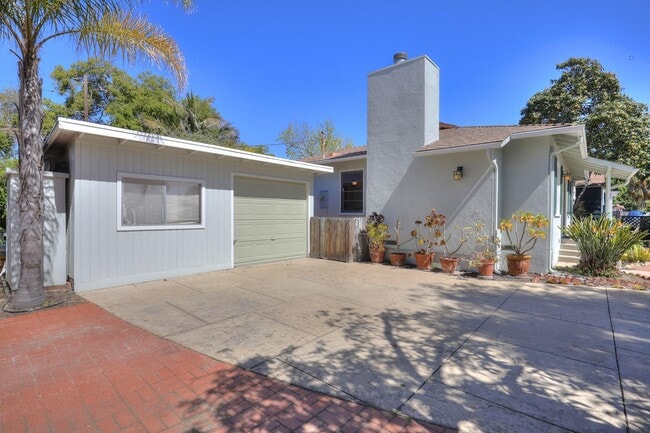 802 Kentia Ave in Santa Barbara, CA - Building Photo - Building Photo