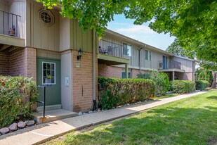 Mequon Parc Apartments in Mequon, WI - Building Photo
