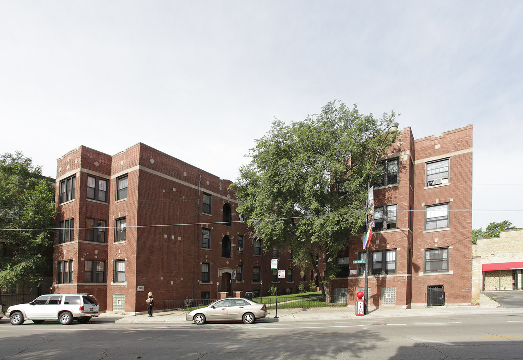 2876-2900 N Clark St in Chicago, IL - Building Photo