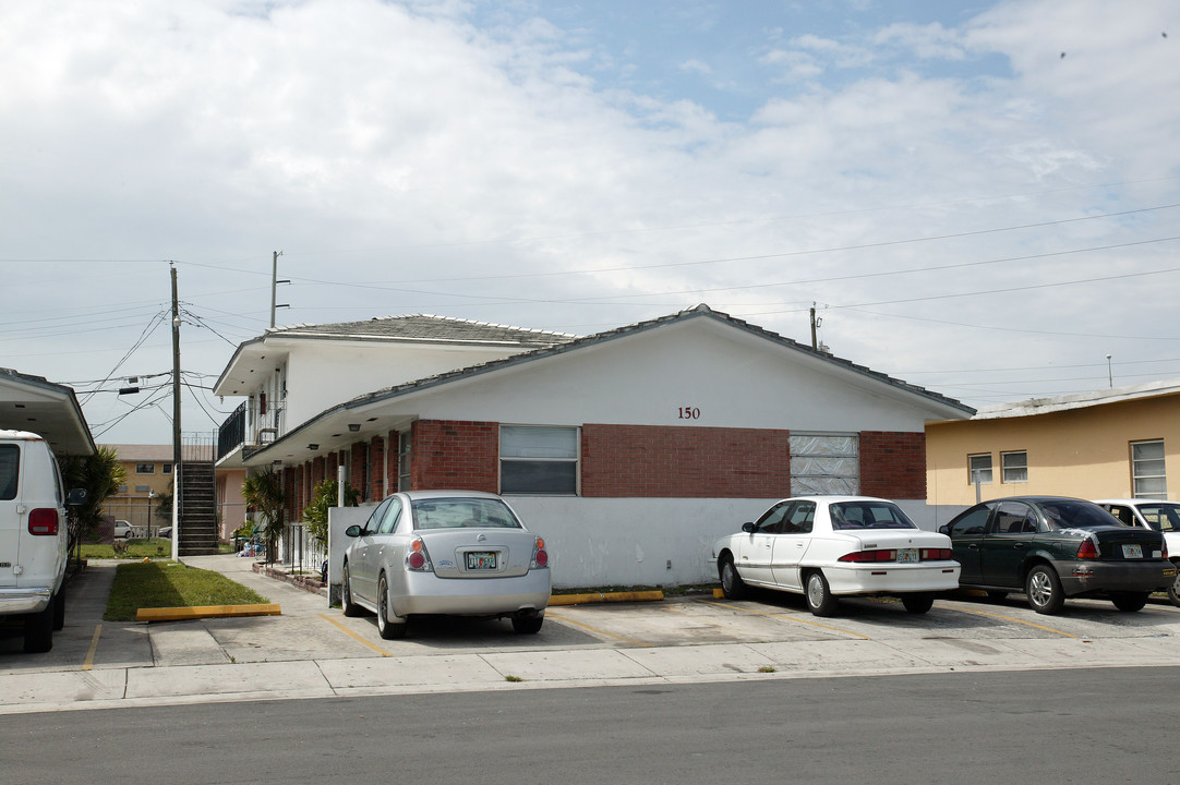 150 W 6th St in Hialeah, FL - Building Photo