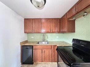 7632.5 N Milwaukee Ave in Niles, IL - Building Photo - Building Photo