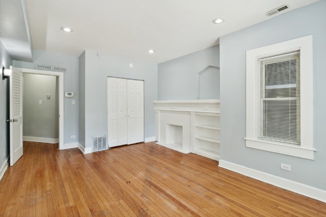 8045 S Maryland Ave in Chicago, IL - Building Photo - Building Photo