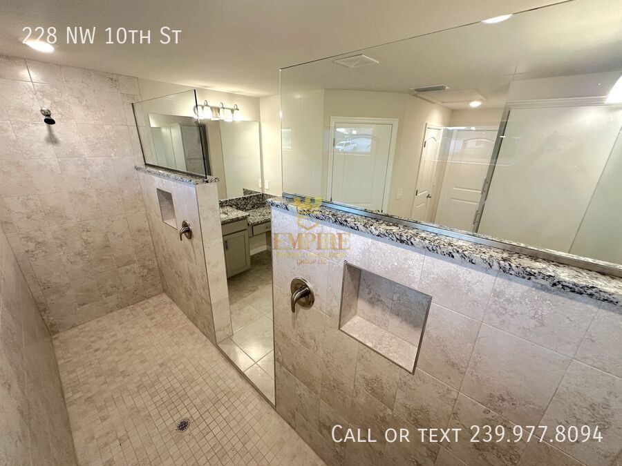 228 NW 10th St in Cape Coral, FL - Building Photo