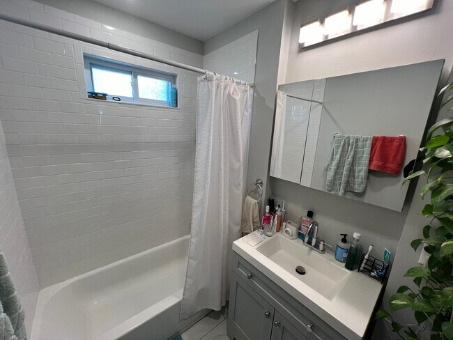 305 Highland Ave, Unit 1 in Somerville, MA - Building Photo - Building Photo