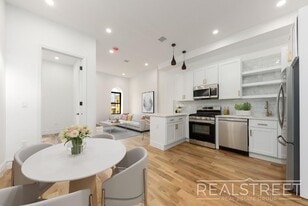 STUNNING TRUE 4 BED 2 BATH IN PRIME BUSHWICK TOWNHOUSE, Unit 3 in Brooklyn, NY - Building Photo