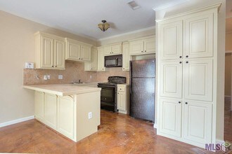 3512 Yorkfield Dr, Unit B in Baton Rouge, LA - Foto de edificio - Building Photo