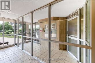 390 Dixon Rd in Toronto, ON - Building Photo - Building Photo