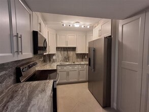 8763 Shadow Wood Blvd in Coral Springs, FL - Building Photo - Building Photo