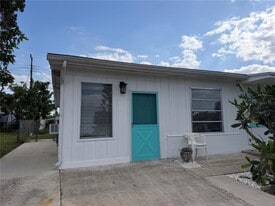 8513 Herbison Ave in North Port, FL - Building Photo