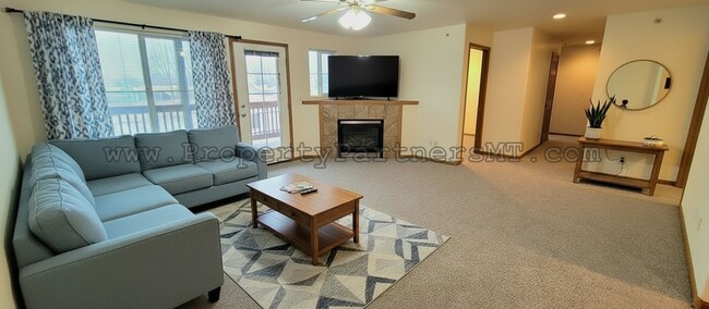 101 N Shore Dr, Unit 8