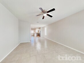 14003 Elounda in San Antonio, TX - Foto de edificio - Building Photo