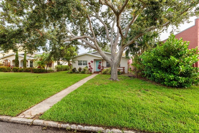 property at 121 28th Ave N