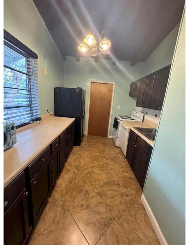 18201 NW 3rd Ave in Miami, FL - Building Photo - Building Photo