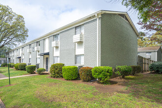 Whispering Oaks in Marietta, GA - Building Photo - Building Photo