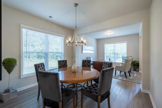 Heritage Pointe in Gainesville, GA - Building Photo - Interior Photo