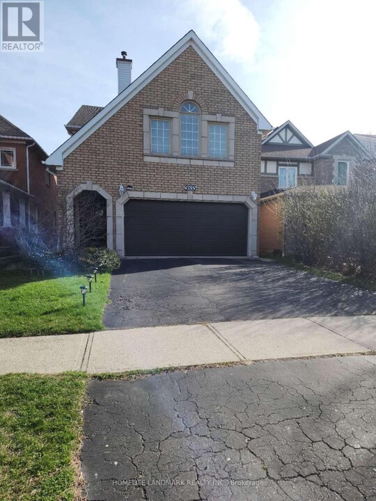 5935 Leeside Crescent in Mississauga, ON - Building Photo