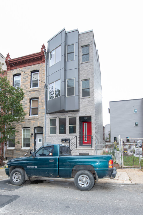 2213 Emerald St in Philadelphia, PA - Building Photo