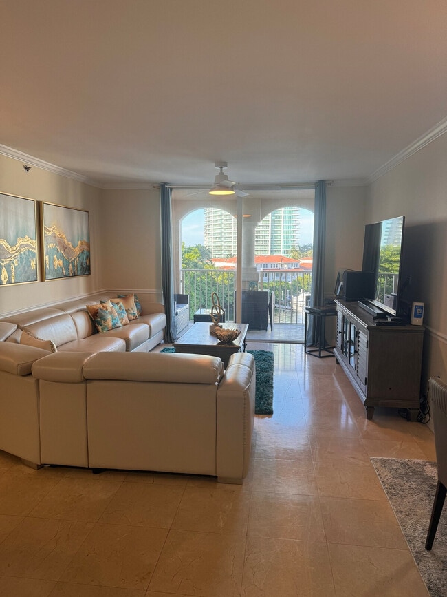19901 E Country Club Dr