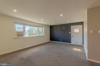 8124 Langdon St in Philadelphia, PA - Building Photo - Building Photo