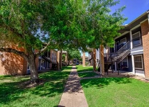 1400 Eagle Lake Rd in Sealy, TX - Building Photo - Building Photo