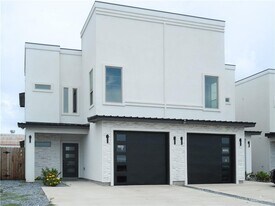 19 New Combs Rd in Harlingen, TX - Building Photo