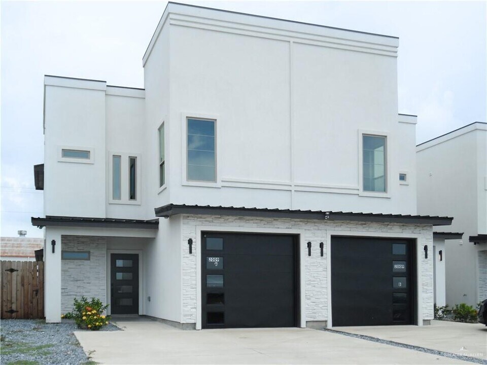 2009 New Combs Rd in Harlingen, TX - Building Photo