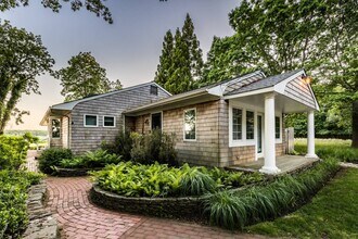 144 Gerard Dr in East Hampton, NY - Building Photo - Building Photo