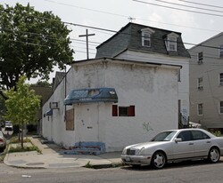 70-72 Grove Ave in Staten Island, NY - Building Photo