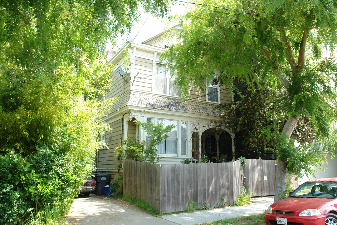 2417 Blake St in Berkeley, CA - Building Photo