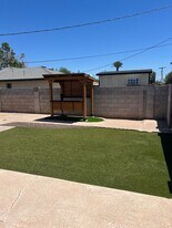 1025 E Manhatton Dr in Tempe, AZ - Building Photo