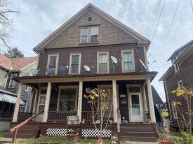 609-611 Pine St in Johnstown, PA - Building Photo