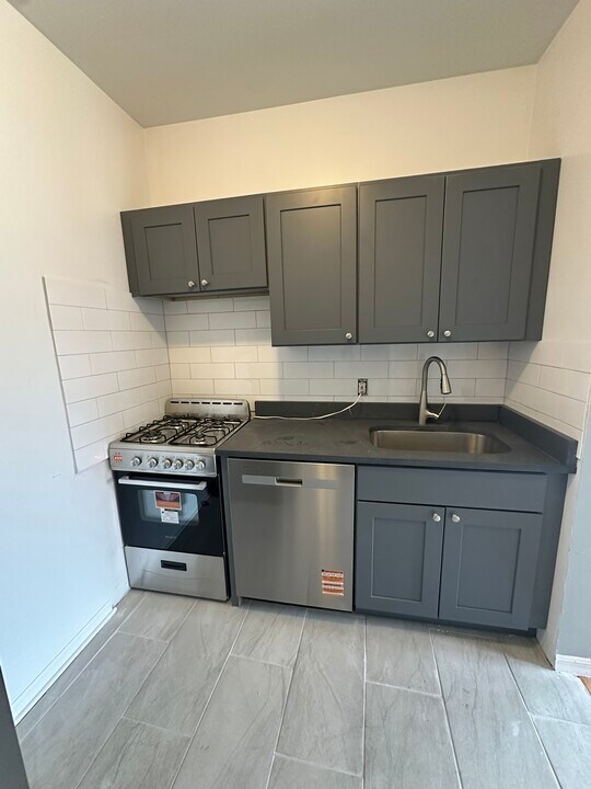 1319 W Estes Ave, Unit 17 in Chicago, IL - Foto de edificio