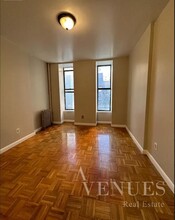 546 W 50th St in New York, NY - Building Photo - Building Photo