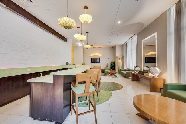 123 S Green St in Chicago, IL - Building Photo - Building Photo