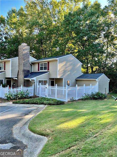 555 Picketts Bend Ct in Marietta, GA - Building Photo