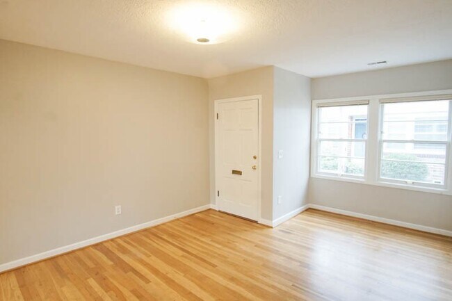 1952 NW Lovejoy St in Portland, OR - Building Photo - Building Photo