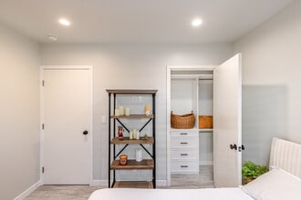 8141 Hinds Ave in North Hollywood, CA - Foto de edificio - Building Photo