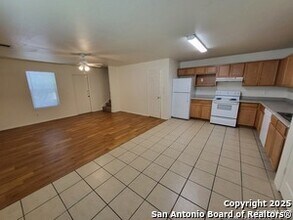 8024 Maverick Climb in San Antonio, TX - Building Photo - Building Photo