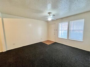 333 Ware Dr in Grand Prairie, TX - Building Photo - Building Photo