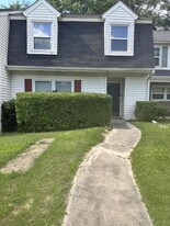 411 Patrick Henry Ct
