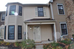 57 Tynemouth Ct in Trenton, NJ - Building Photo