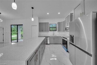 1006 W 10th St in Lehigh Acres, FL - Building Photo - Building Photo