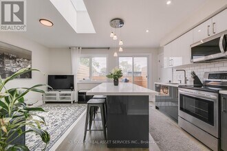 49 Beatrice St in Toronto, ON - Building Photo - Building Photo